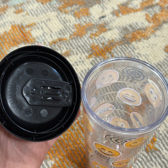 Smiley Face Emoji Expressions large plastic Tervis like Tumbler Made USA 22 oz - Picture 5 of 5